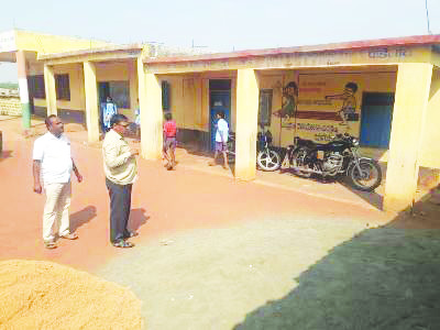 ಶಿಕ್ಷಣಾಧಿಕಾರಿಗಳಿಂದ ಶಾಲೆಗಳ ಕೊಠಡಿ ಪರಿಶೀಲನೆ